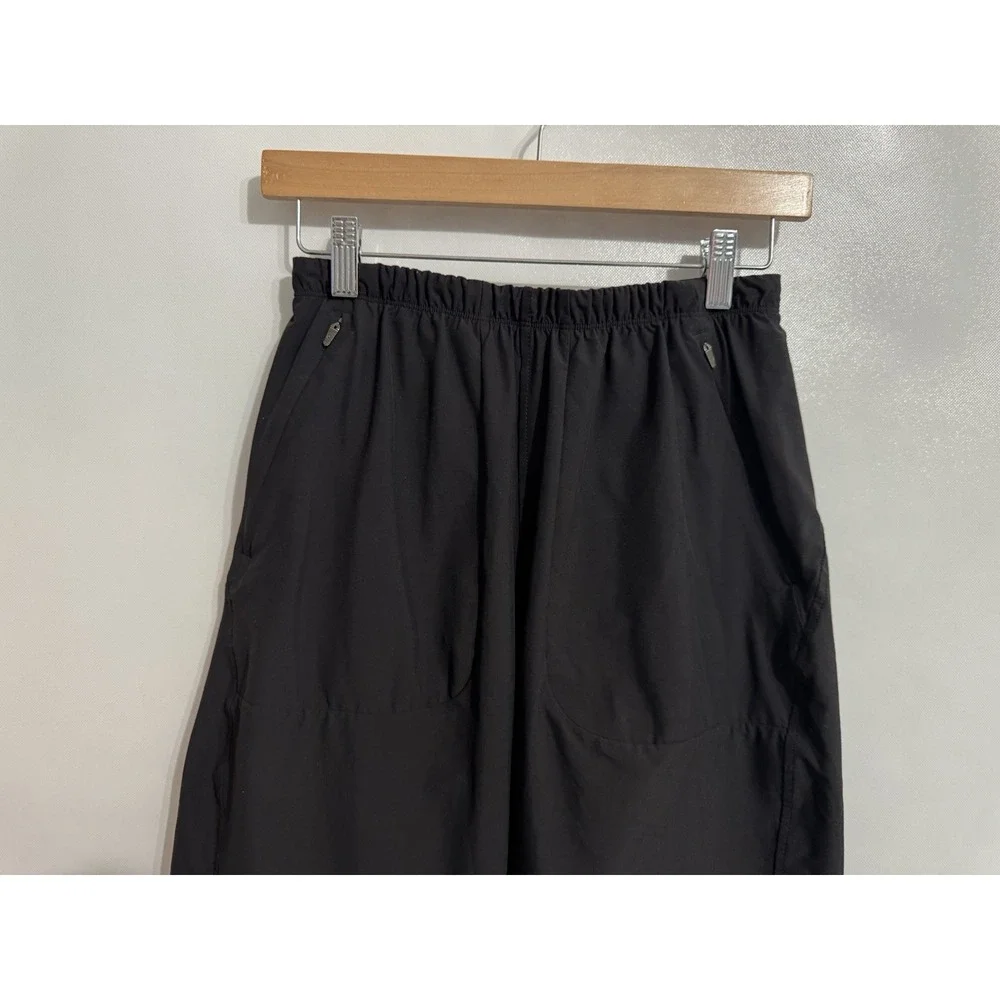 Lululemon Women's Size 4 Black Lightweight Mid-Rise Barrel Leg Crop Pants